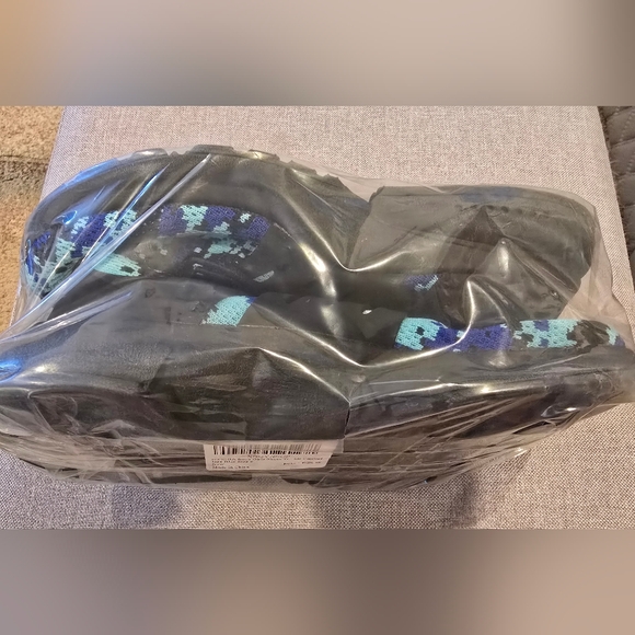 Black and Blue Kids Size 6 - Picture 5 of 6